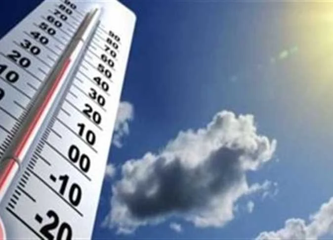 The meteorological department forecasts mild weather along the coasts and severe cold in the highlands and deserts.