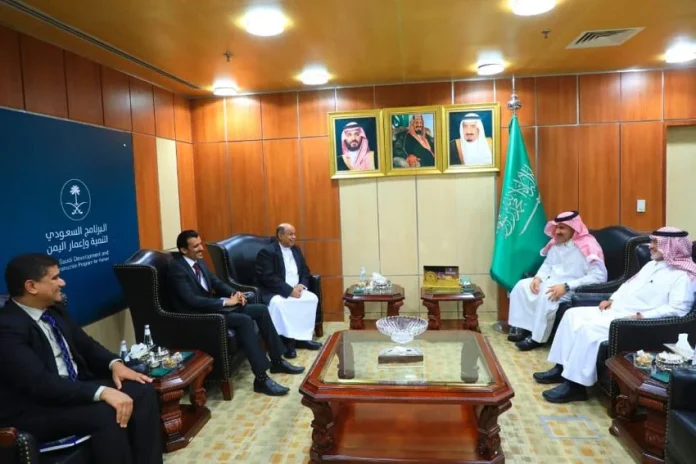 A member of the Leadership Council, Al-Khanbashi, meets with Ambassador Al-Jaber to discuss the Saudi program for Yemen’s development.