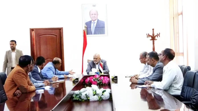 Taiz: Meeting discusses efficient implementation of financial and revenue plans while enhancing transparency.