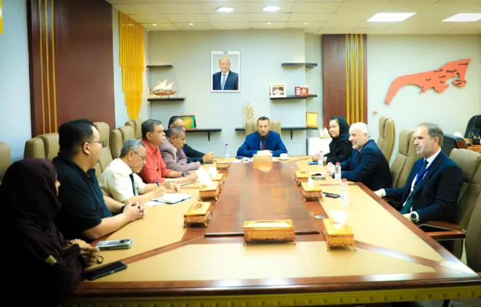 The Minister of State and Governor of Aden discusses expanding development cooperation with the UN Projects Program.