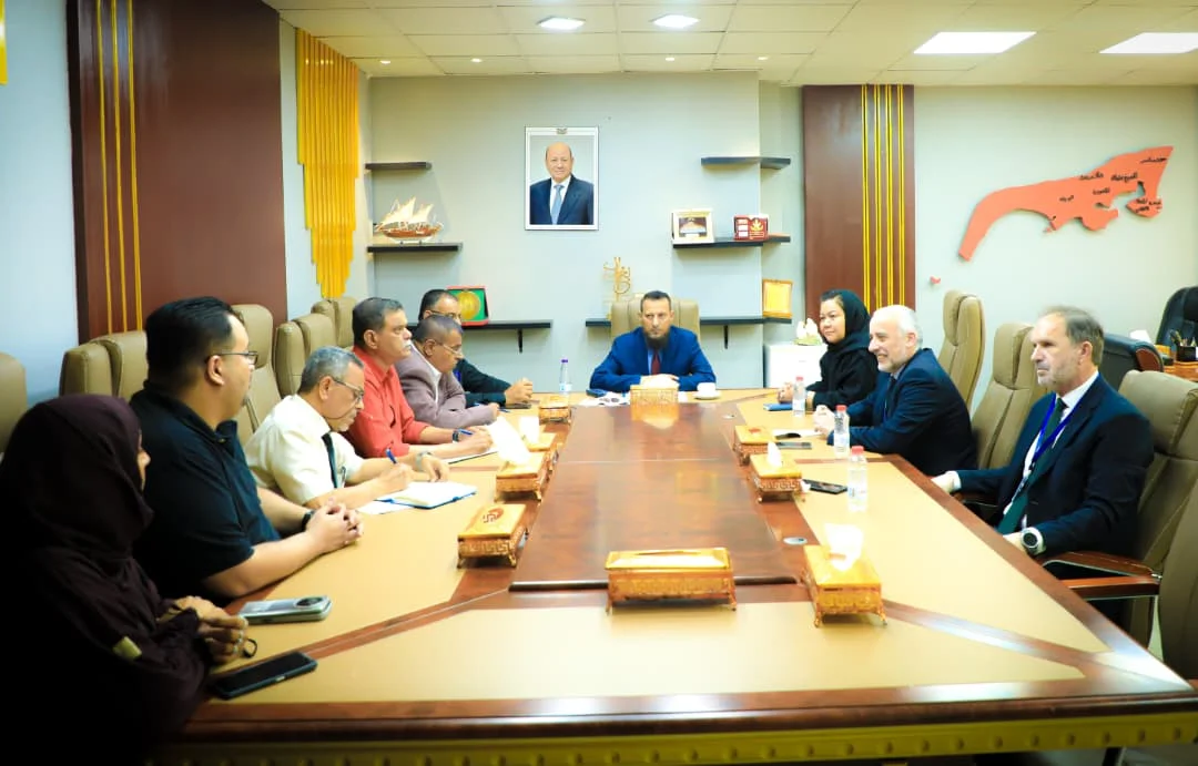 The Minister of State and Governor of Aden discusses expanding development cooperation with the UN Projects Program.