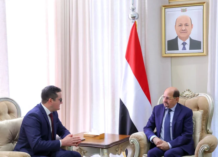 The Prime Minister meets with the Russian ambassador to discuss strengthening mutual cooperation.