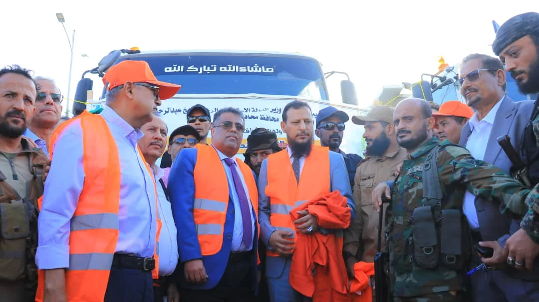 The State Minister and Governor of Aden launches a comprehensive cleanliness and awareness campaign.